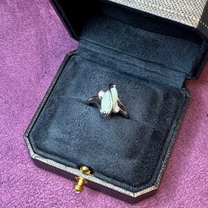 Elegant Silver and Mint Green Women's Ring